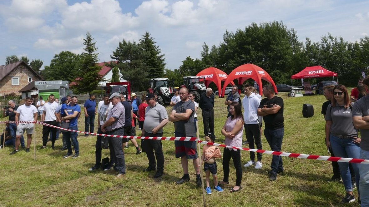 Pokaz zorganizowany przez firmę Kisiel.