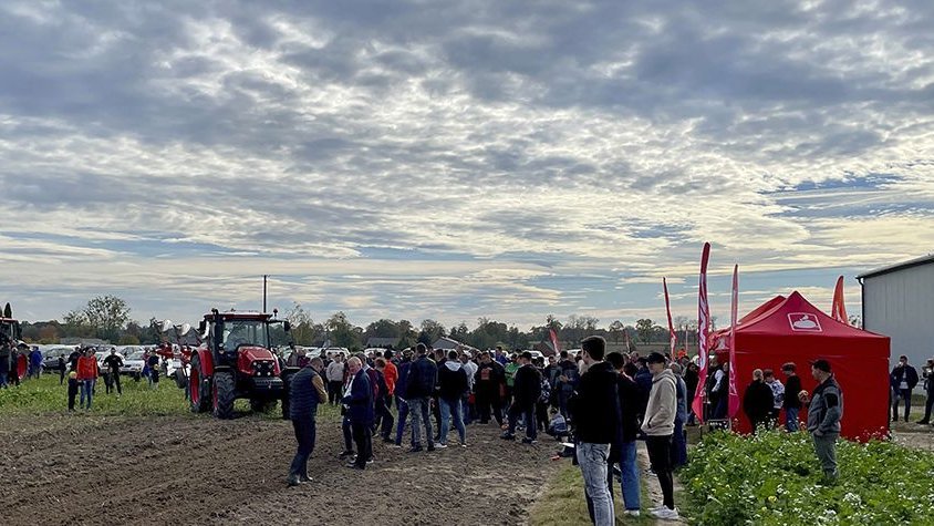 W październikowym słońcu. Pokaz ciągników Zetor z maszynami Unia