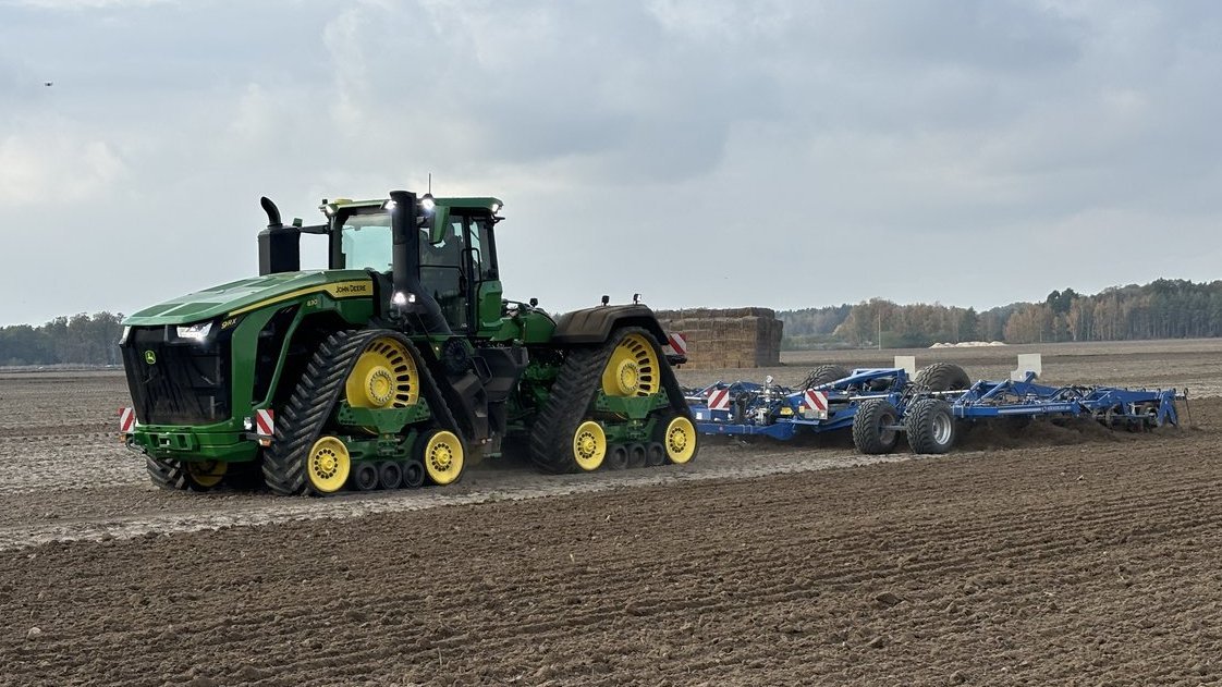 Gigant John Deere 9RX 830 już w Polsce