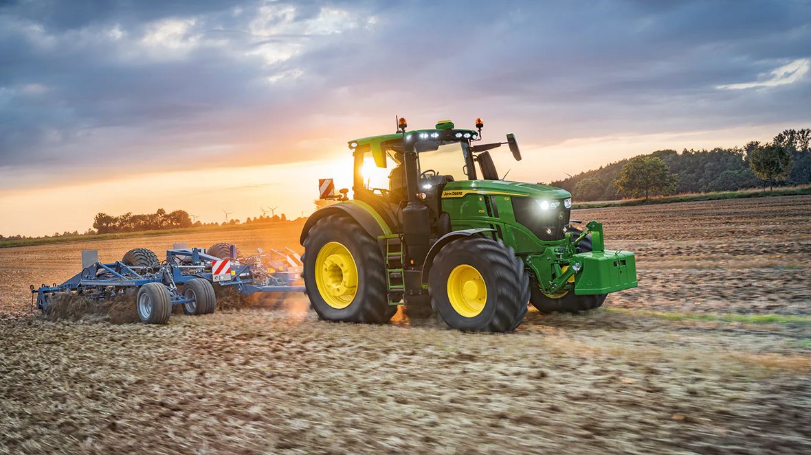 Wszystkie 6-cylindrowe ciągniki serii 6R wyposażone są standardowo w system JDLink oraz w przygotowanie do prowadzenia automatycznego.