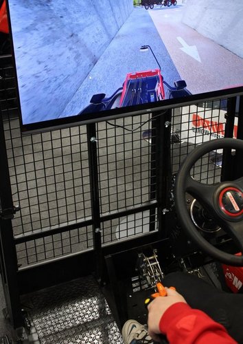 Na stoisku Manitou Polska zainteresowaniem cieszył się też symulator pracy.