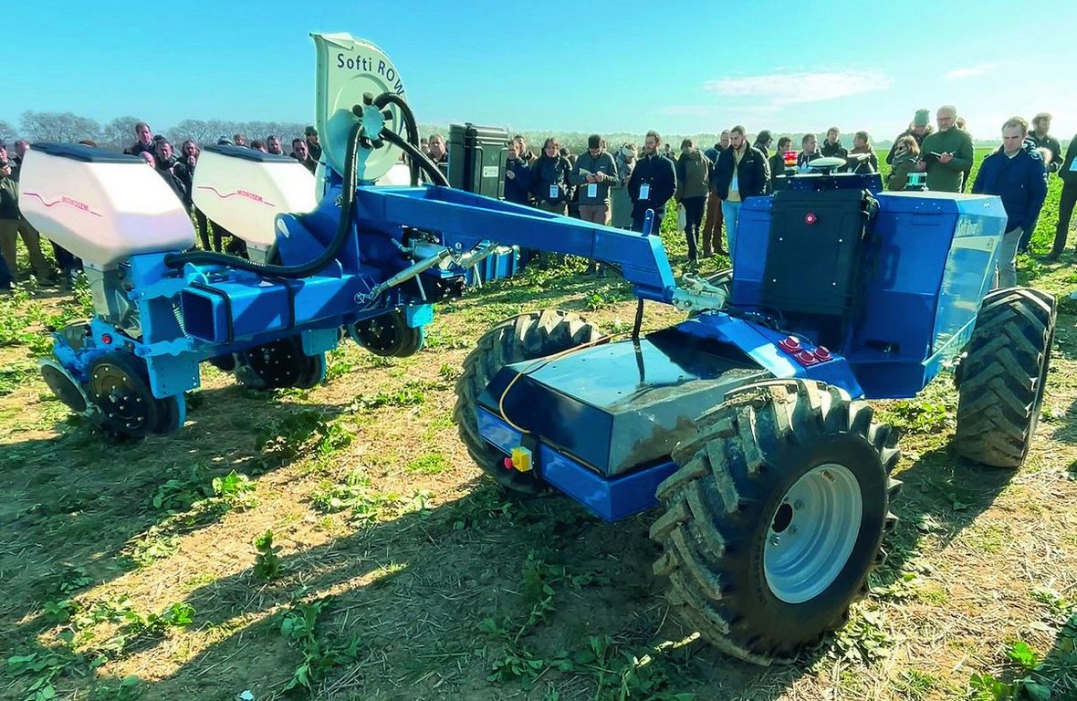 Opracowany przez Softivert prototyp Softi Rover e-K18  może być wykorzystywany do różnego rodzaju prac. Robot osiąga prędkość 8 km/h. 