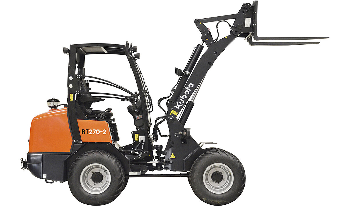 Kubota RT270-2 – kompaktowa ładowarka kołowa z przegubowym układem skrętu, dostępna również z widłami do palet.