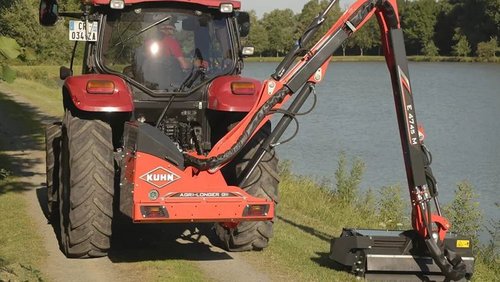 Uniwersalność kosiarek wysięgnikowych wynika z faktu, że zastosowanie ramienia roboczego pozwala kosić trudno dostępne miejsca.
