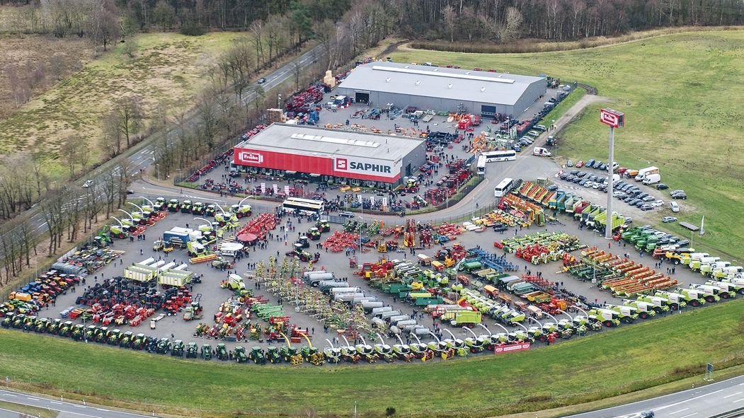 Centrum maszyn używanych Fricke jest korzystnie położone przy autostradzie A1 w Bockel i oferuje ciągle do 1000 maszyn używanych na 20 tys. m² powierzchni.
