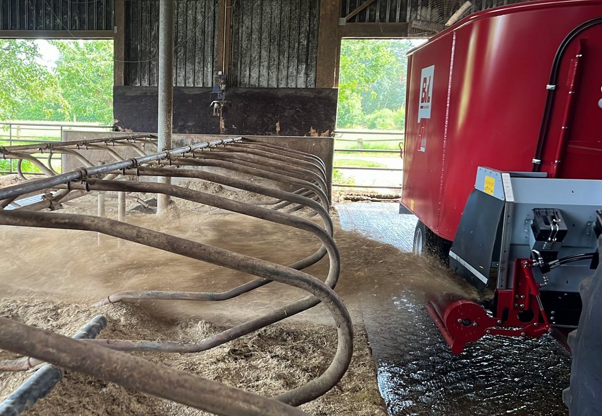 Innowacyjne ścielarki słomy BvL FarmXpert w ofercie Agro-Tech Junoszyn