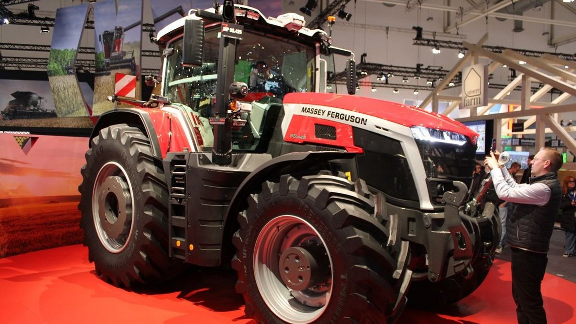 Firma Massey Ferguson zaprezentowała nową serię ciągników MF 9S obejmującą  6 modeli o mocy od 285 do 425 KM.