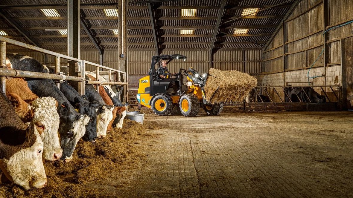 Ultra kompaktowa ładowarka kołowa JCB 403E.