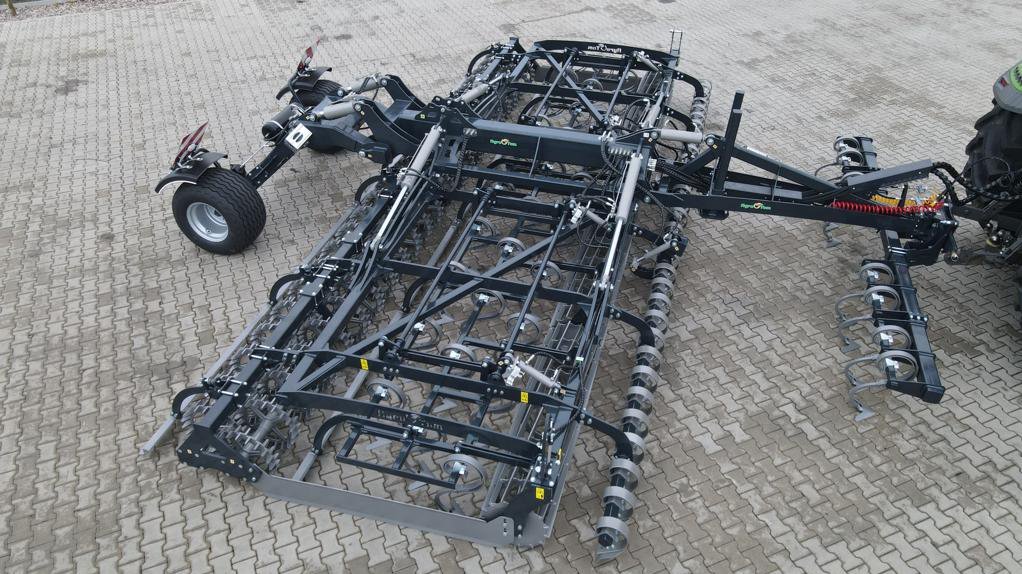 Nowy agregat uprawowy UPH Premium firmy Agro-Tom