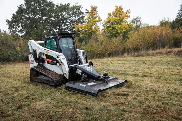 Nowe maszyny i osprzęt do letnich prac porządkowych od Bobcat 