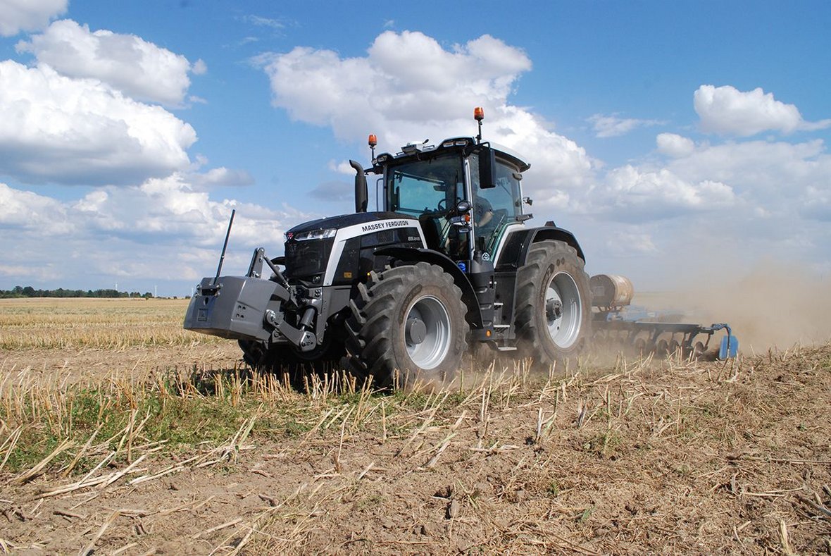 Massey Ferguson Field Camp pod Wałczem