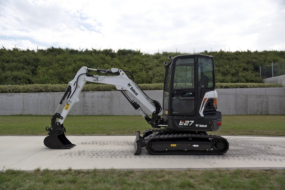Bobcat E27 - niezastąpiony pomocnik na rodzinnej farmie Jiříego Hložka