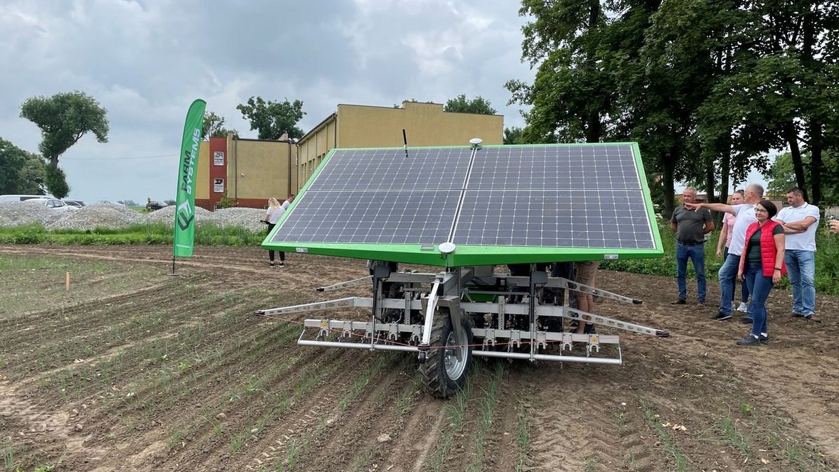 Robot od FarmSystems na polu 
