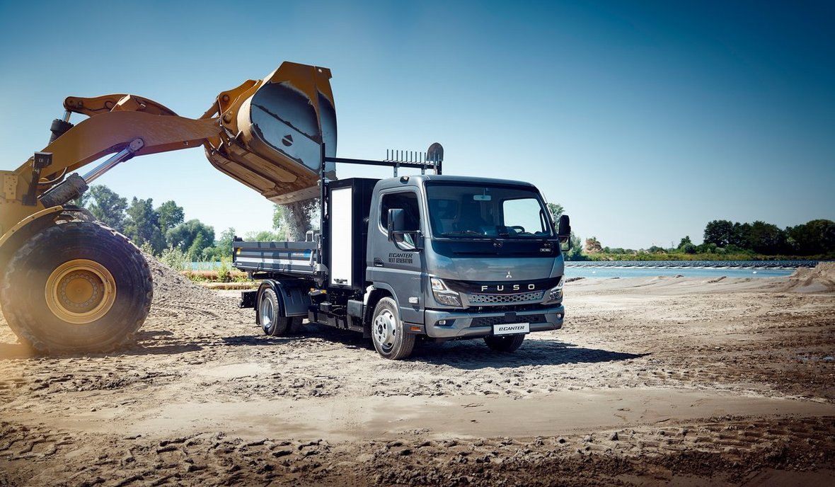Nowe FUSO Canter – wersje elektryczne i spalinowe dla budownictwa