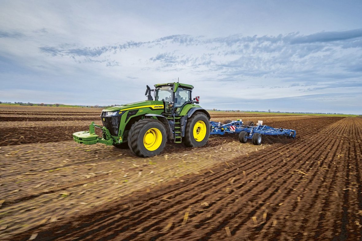 John Deere rozszerza serię 8R i 8RX - do 634 KM mocy