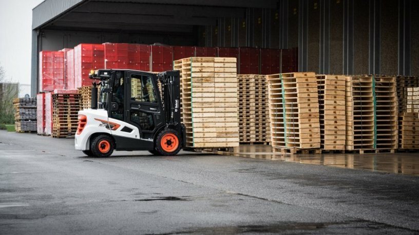 Bobcat stawia na wózki widłowe i sprzęt magazynowy