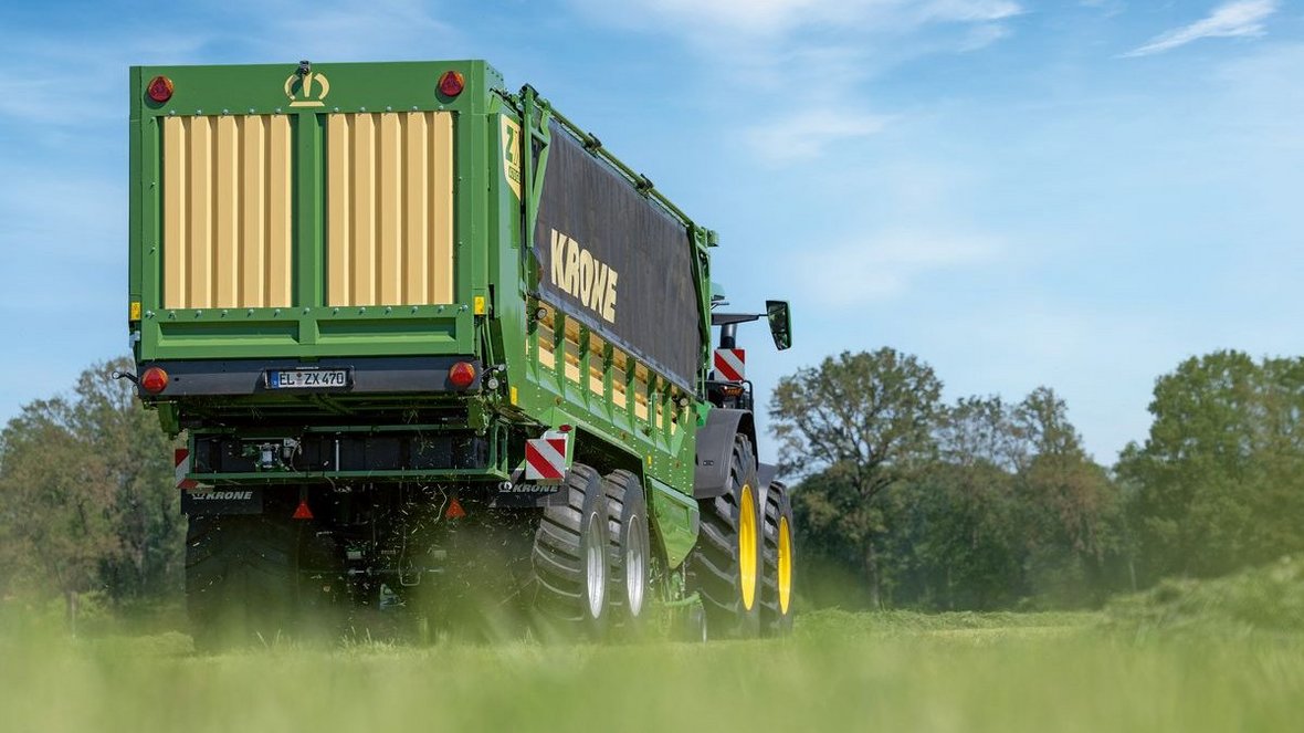 Nowe przyczepy zbierające Krone RX i ZX - maksymalna pojemność transportowa i perfekcyjne cięcie