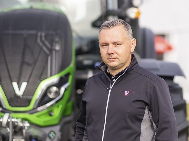 Sebastian Karasiewicz, menedżer produktowy marki Valtra. 