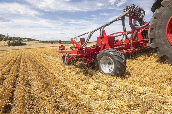 Avatar SL – 1-rzędowy siewnik z rozstawem 25/30 cm i naciskiem redlicy do 240 kg