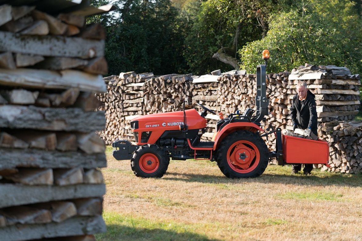 Handy Legt Nach 2 Stunden Auf 1&1 Kubota EK1-261. Jaki jest nowy ciągnik japońskiej marki?