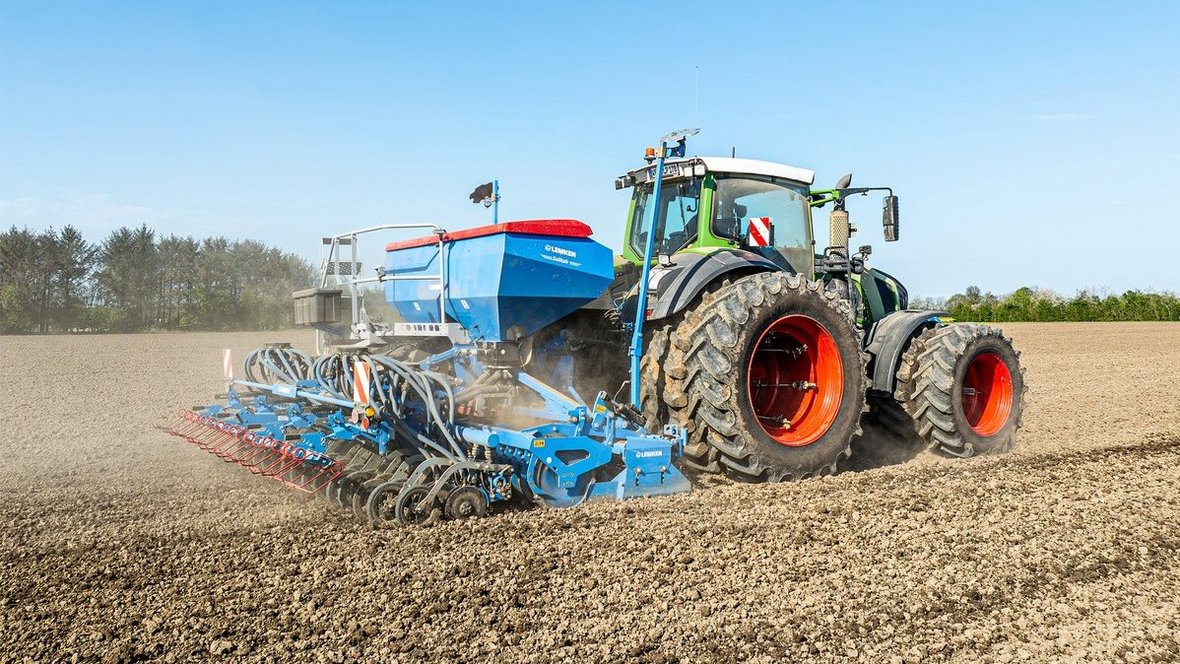 Nowy LEMKEN Solitair z broną wirnikową Zirkon