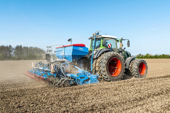 Nowy LEMKEN Solitair z broną wirnikową Zirkon