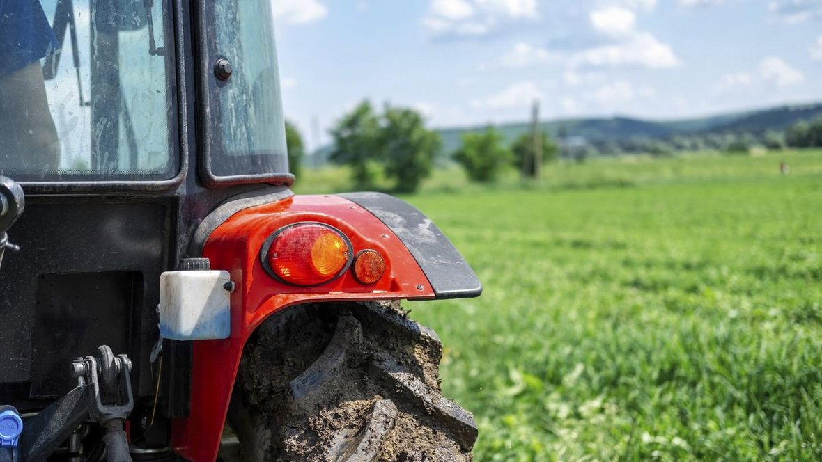 Sprzedaż ciągników rolniczych we wrześniu 2023. Hamulec wciąż zaciągnięty