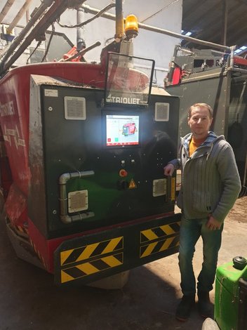 Sławomir Stasiński, właściciel automatycznego systemu żywienia firmy Trioliet
