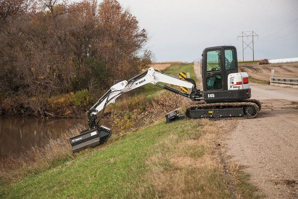 Nowe maszyny i osprzęt do letnich prac porządkowych od Bobcat 
