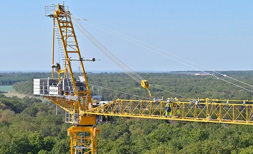 Nowy Potain MR 309 – żuraw do pracy w miastach i na wysokościach