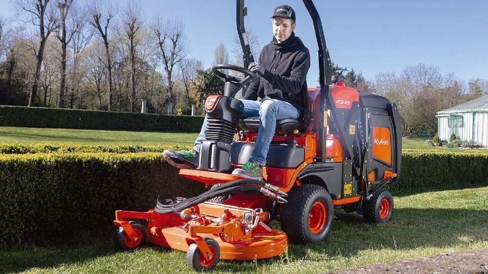 Kubota FC2-221 – kompaktowa kosiarka samojezdna z hydraulicznym napędem