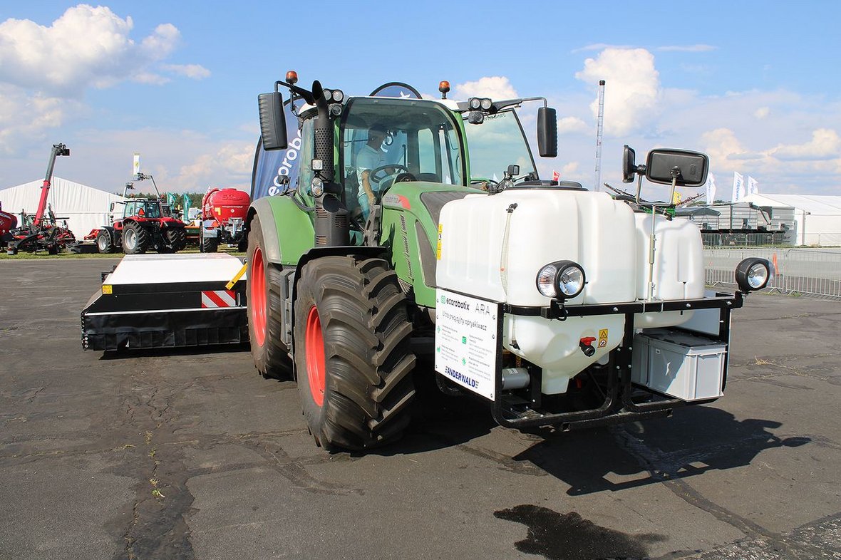 Oprysk w punkt z ultra precyzyjnym opryskiwaczem Ecorobotix