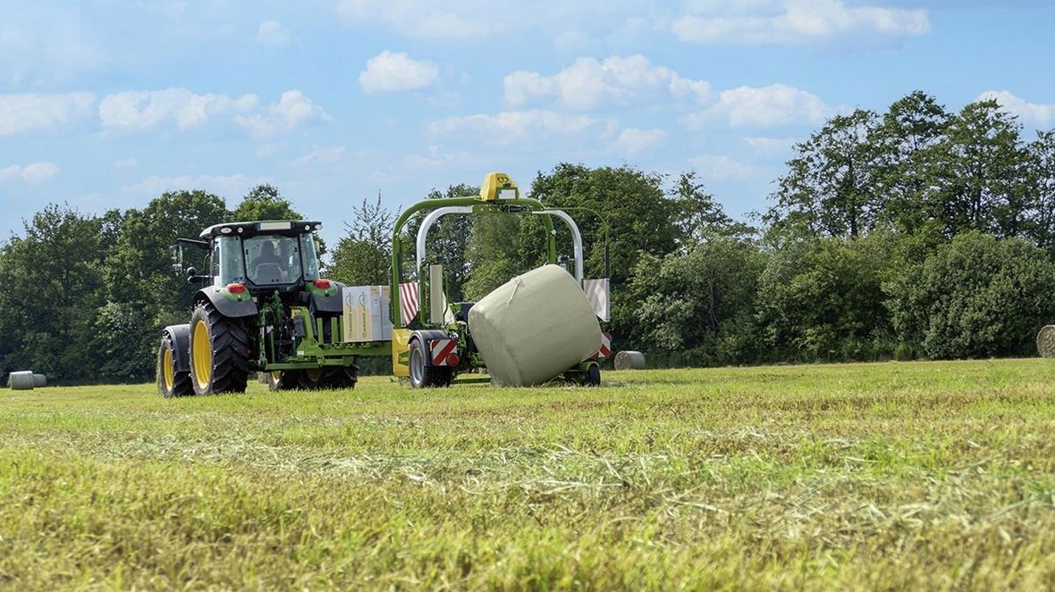 Krone EasyWrap 165 T następczyni w gronie owijarek