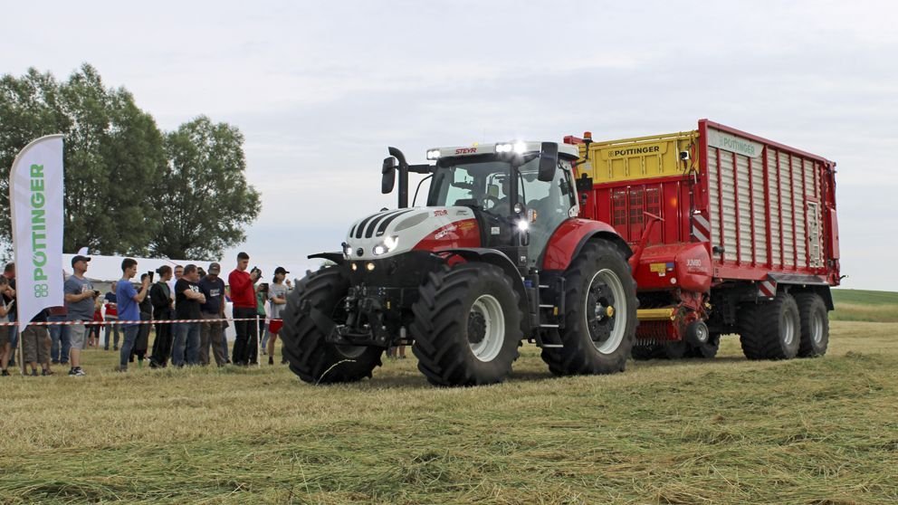 Model 6200 Absolut CVT  z przyczepą Pottinger Jumbo 6020.