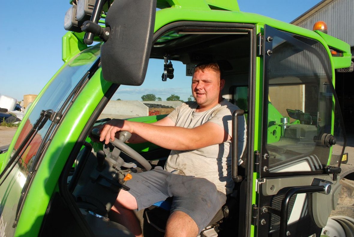 Merlo Turbofarmer w oborze