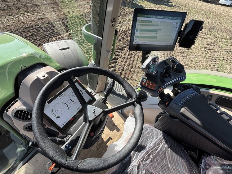Agravis Technik Polska: Innowacje w polu – Valtra, Fendt i Väderstad w akcji