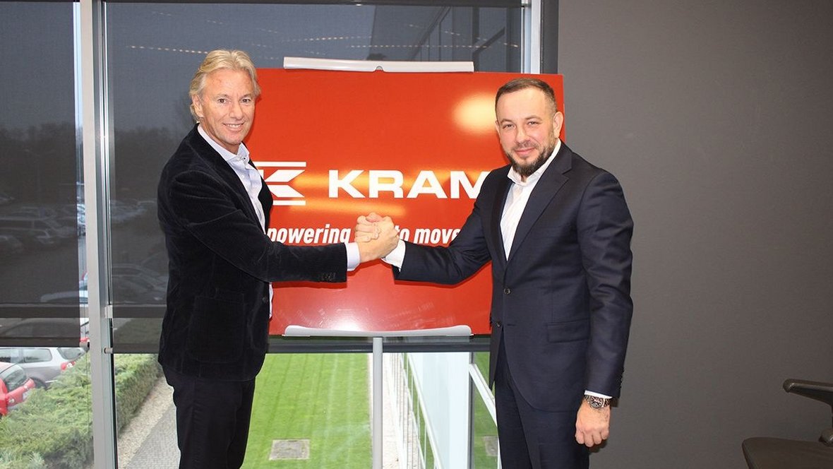 Od lewej: Eddie Perdok, dyrektor generalny Grupy Kramp,  Jacek Gbur, dyrektor handlowy w spółce Kramp.