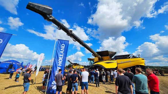 New Holland CR11 - rekordowa moc i nowe standardy