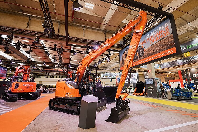 Hitachi ZX95US-7 SLF – nowa koparka o zasięgu 10 m