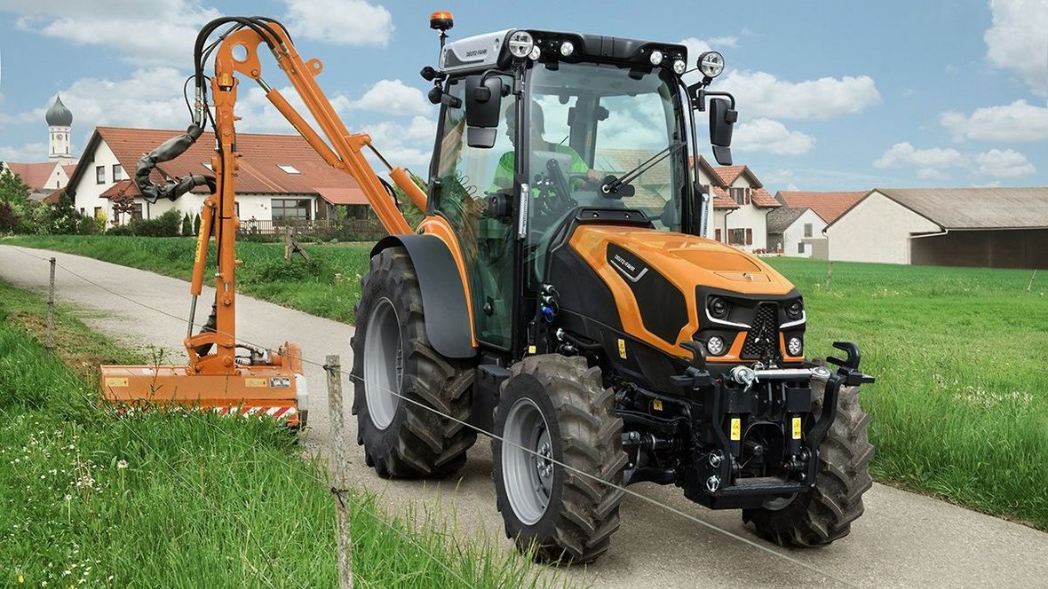 Deutz-Fahr 5DF z technologią kierowania czterema kołami