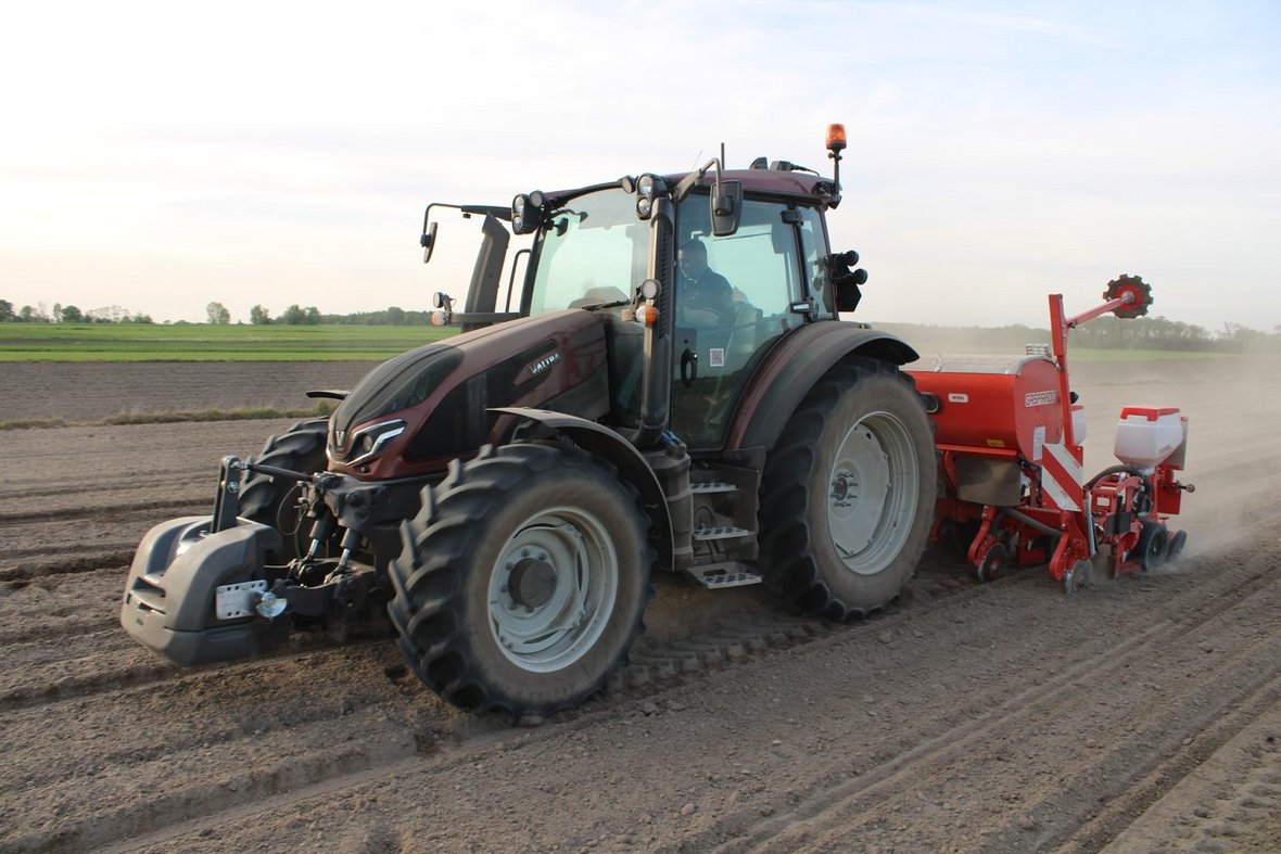 AGCO zapowiada znaczący spadek przychodów w 2025 roku