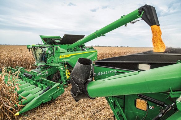 Jak przygotować maszyny John Deere do zbioru roślin gruboziarnistych?