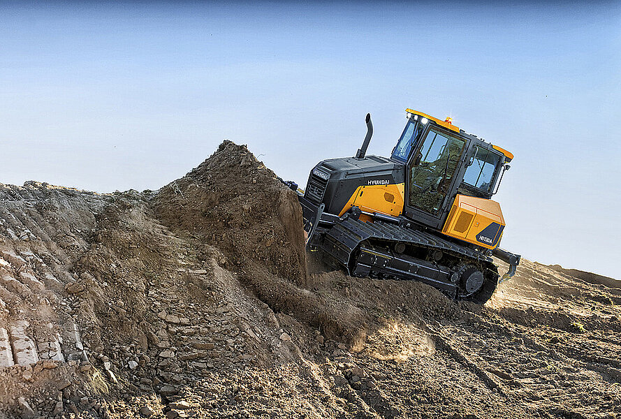  Hyundai HD130A jest dostępny w wersjach XL o masie 14,5 t oraz LGP o masie 15,3 t.