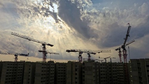 Umiarkowany spadek, ale nastroje wciąż na plusie