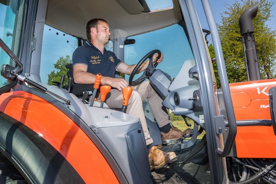 Kubota M4 - wszechstronny partner w codziennej pracy