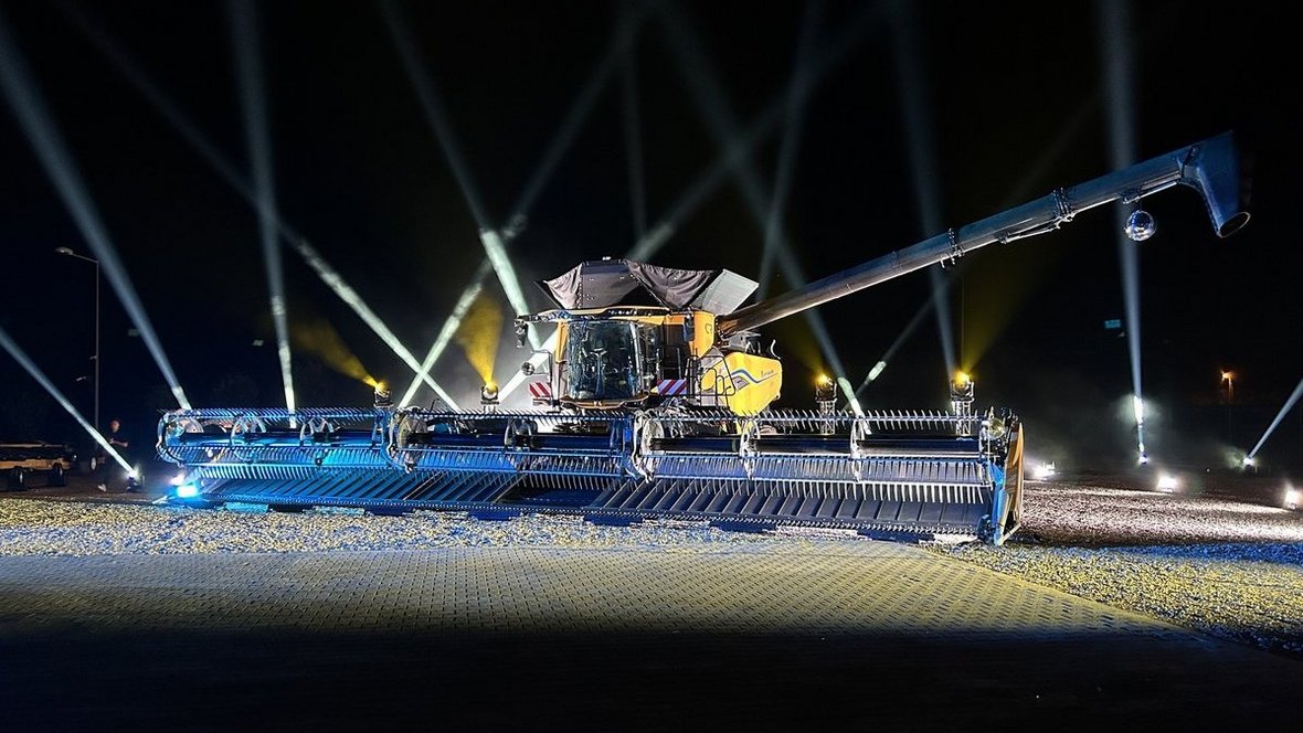 Polska premiera kombajnu New Holland CR11