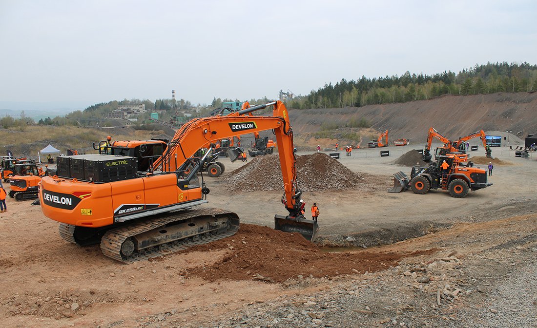 Develon Demo Days 2026 w Czechach – nowe technologie maszyn roboczych w praktyce