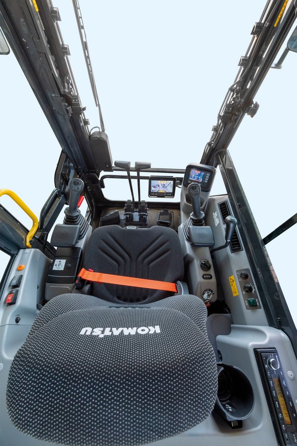 Komatsu prezentuje nową generację minikoparek kompaktowych