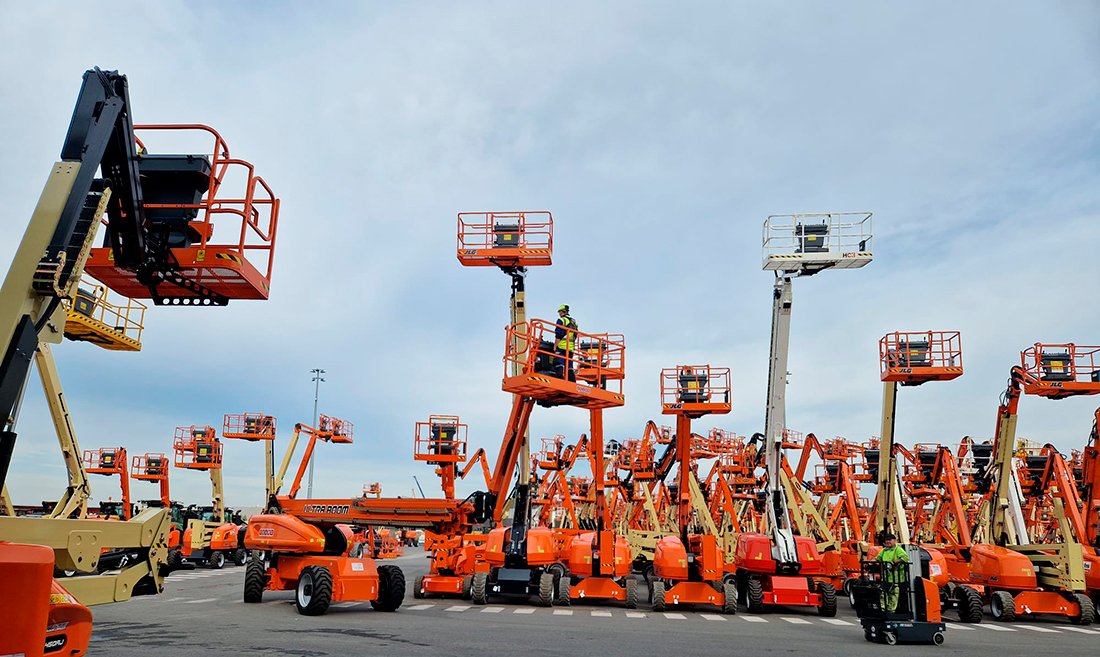 Riwal Poland i JLG - kompleksowa oferta podestów ruchomych wsparta serwisem