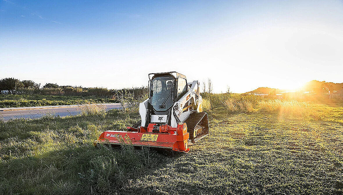 Bobcat T650 – kompaktowa ładowarka gąsienicowa nowej generacji przeznaczona m.in. do współpracy z aktywnym osprzętem.